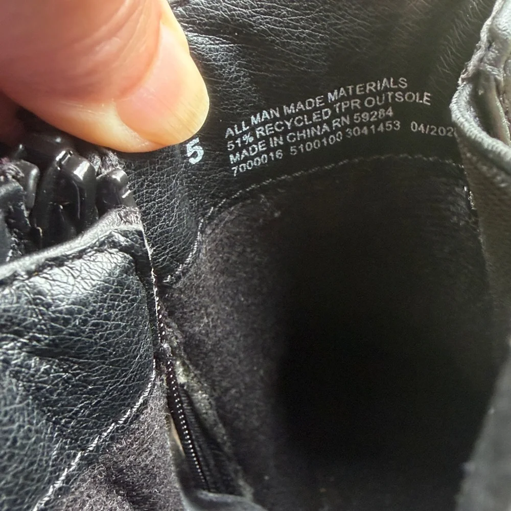 The Children’s Place Black Ankle Boots size 5 - Picture 6 of 7